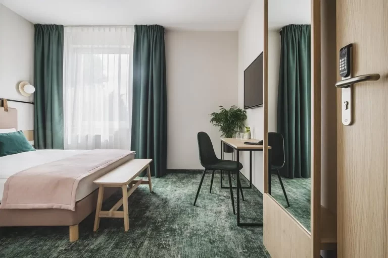 hihotel3.jpg